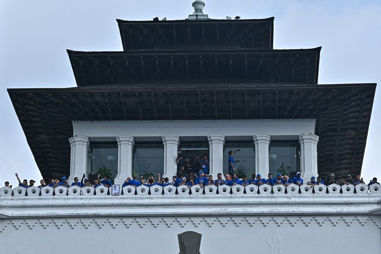 Persib, Liga 1 2024-2025, Persib juara, persib bandung, Berita Foto, Persib Juara, BERITA FOTO: Pawai Persib Juara Liga 1 2024-2025, Bandung Lautan Biru
