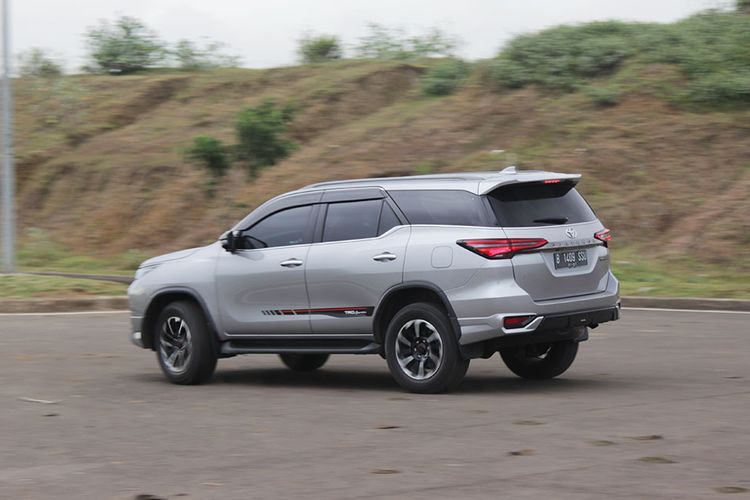 sewa mobil, Nataru, Harga Sewa Mobil SUV untuk Libur Nataru 2025, mulai Rp 400.000 per Hari