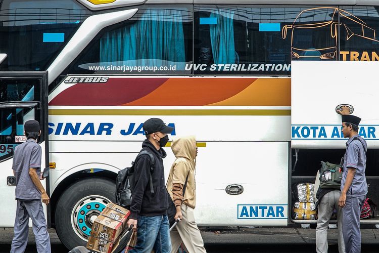 Terminal Kampung Rambutan, libur panjang, Terminal Bus, bus AKAP, Lonjakan Penumpang Bus AKAP Tembus 100 Persen saat Libur Panjang