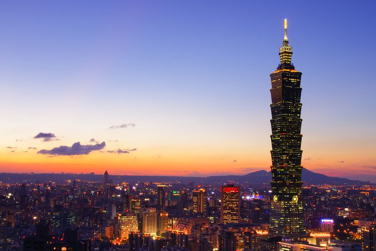 Serba-serbi Taipei 101, Gedung yang Dipanjat Alex Honnold Tanpa Pengaman, 1. Pernah menjadi gedung tertinggi di dunia, 2. Merupakan gedung multifungsi, 3. Dibangun sejak 1999, 4. Tahan gempa dan topan, 5. Desain arsitektur bambu, 6. Puncak gedung tertinggi di Taiwan, 7. Salah satu lift tercepat di dunia, 8. Lokasi perayaan tahun baru