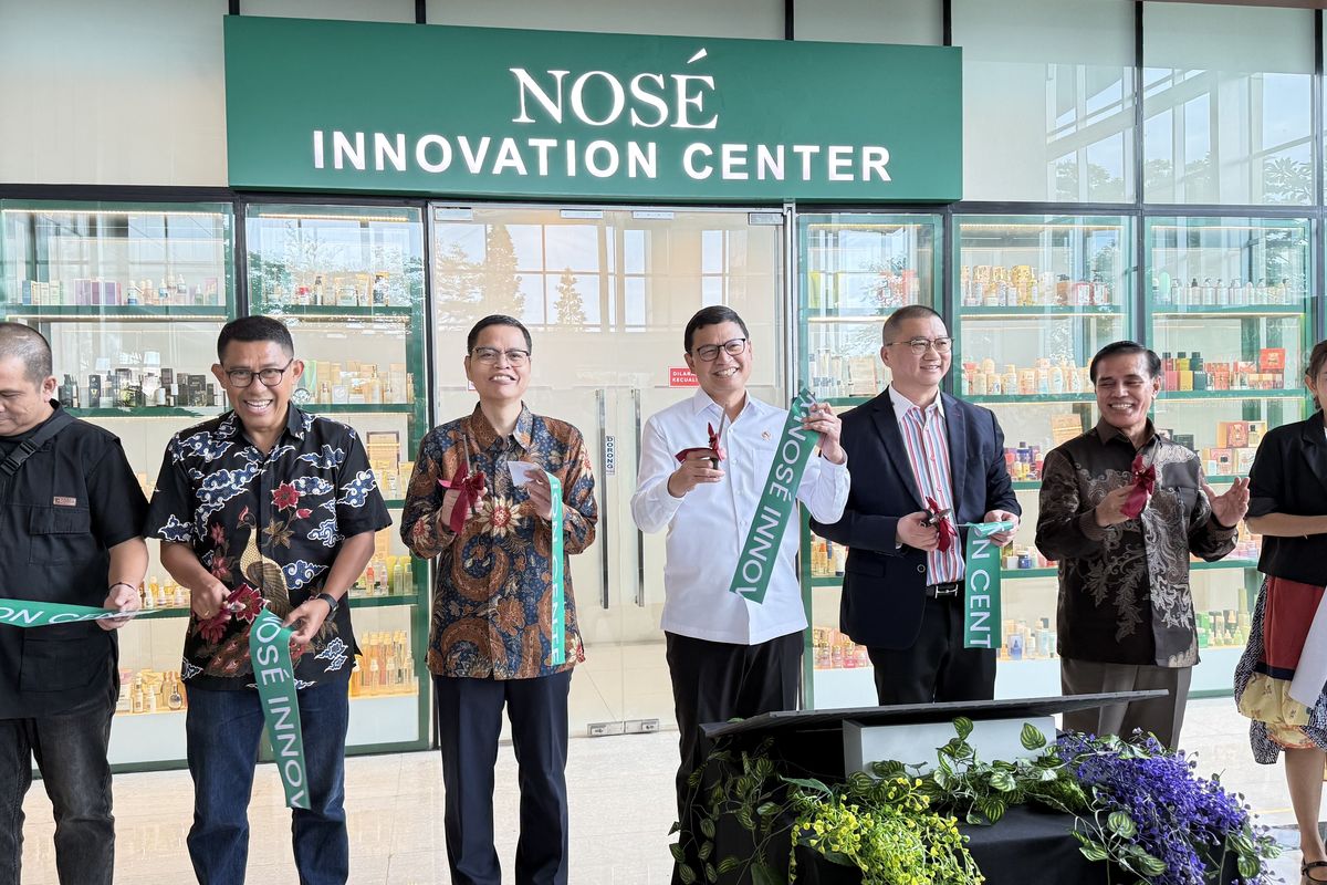 Nose Innovation Center, Nose Herbal Indo, skincare, Pengalaman Pertama Melihat Proses Tanaman Lokal Menjadi Produk Skincare, Kesan Pertama Masuk Laboratorium, Eksplorasi Tanaman Lokal dari Berbagai Daerah, Bahan Pencerah dari Hutan Kalimantan, Dari Laboratorium ke Produk Siap Pakai, Uji Stabilitas Sebelum Izin BPOM, Teknologi dan Inovasi di Balik Pengembangan Produk