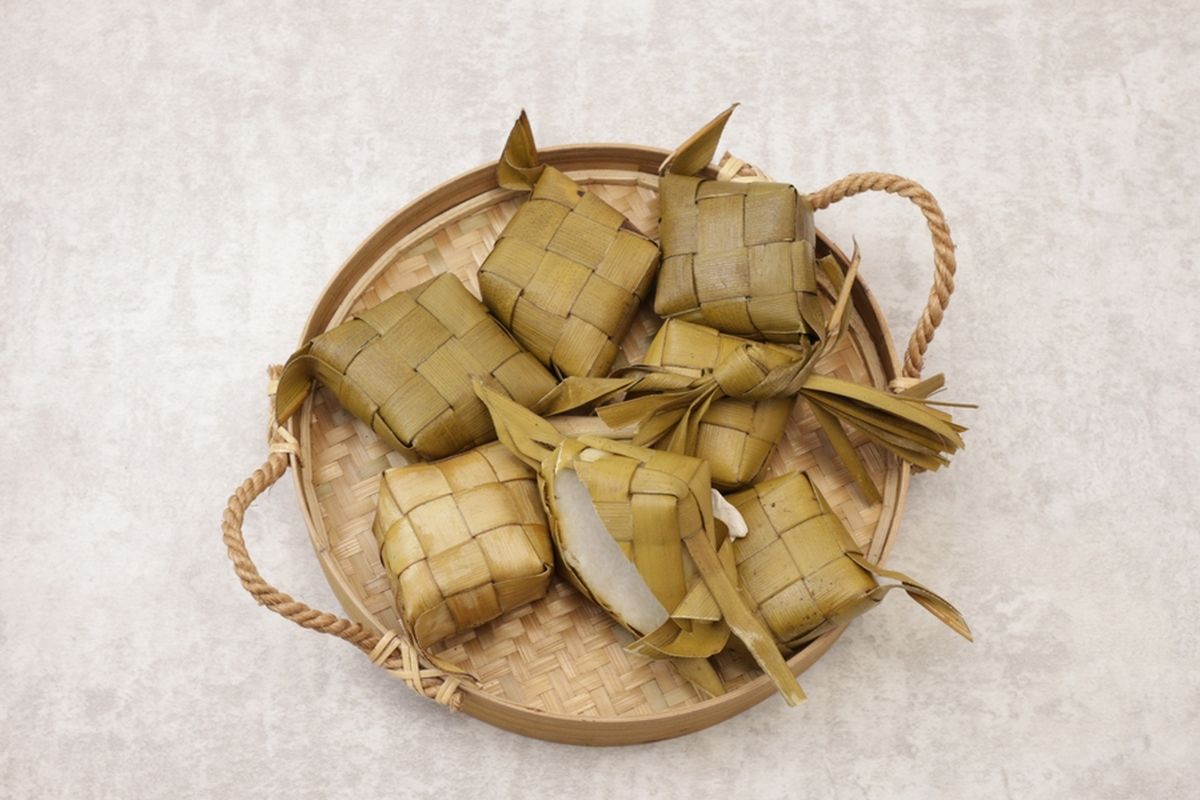 Ketupat, Sunan Kalijaga, Janur kuning, Sejarah Ketupat dan Makna Filosofisnya, Tradisi Lebaran yang Diperkenalkan Sunan Kalijaga