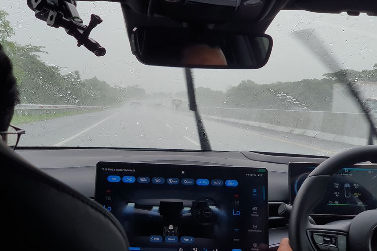 jalan tol, kecelakaan, aquaplaning, kecepatan, bahaya, berkendara, musim hujan, Musim Hujan Akhir Tahun, Waspada Aquaplaning di Jalan Tol