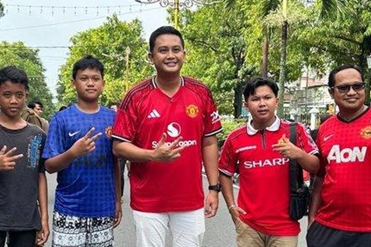 Manchester United, Manchester City, Derby Manchester, MU Menang, Bupati Hamenang Rayakan dengan Nyoto Bareng Warga di CFD Jalan Pemuda Klaten