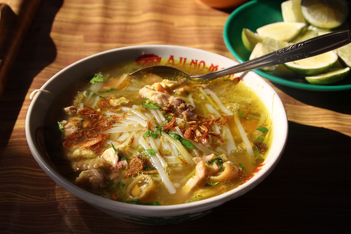 resep soto daging, Resep Soto Daging Kuah Bening, Rasa Gurih dengan Daging Lembut, Bahan utama, Bumbu halus, Bahan pelengkap, Cara membuat soto daging sapi kuah bening