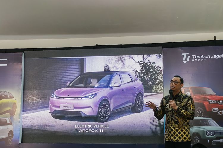 BAIC, Arcfox T1, BAIC Siapkan Dua Mobil Baru 2026, Ada Calon Pesaing Atto 1