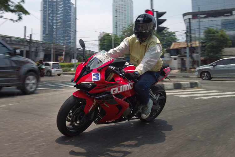 SRK 800 RR, Review Lengkap QJMotor SRK 800 RR: Moge 4 Silinder Rp 268 Juta