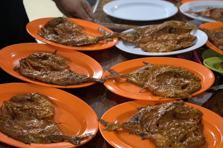 menu Lebaran, 7 Rekomendasi Menu Lebaran yang Lebih Sehat dan Bebas Santan, 1. Ayam betutu khas Bali, 2. Pepes ikan patin, 3. Ayam woku Manado, 4. Bakso kuah kaldu sapi