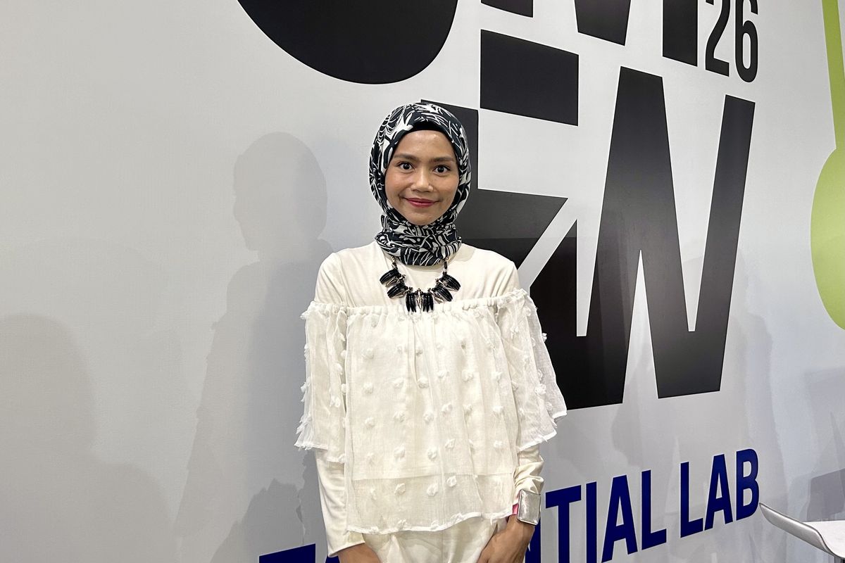memilih warna hijab, undertone kulit, undertone kulit berdasarkan warna nadi, cara menentukan warna hijab sesuai undertone kulit, cara memilih warna hijab, cara memilih warna hijab sesuai warna kulit, memilih warna hijab sesuai kulit, 5 Cara Memilih Warna Hijab yang Cocok Berdasarkan Undertone Kulit, 1. Kenali undertone kulit dari warna nadi, 2. Perhatikan reaksi kulit saat memakai perhiasan, 3. Sesuaikan warna hijab dengan undertone kulit, 4. Pilih warna hijab sesuai tujuan penampilan, 5. Jangan takut bereksperimen