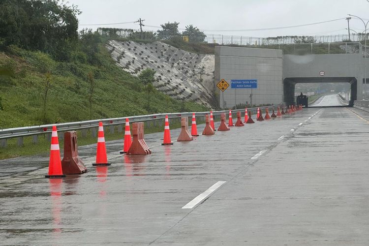 bahu jalan, bahu jalan tol, kecelakaan, pelanggaran lalu lintas, kecelakaan di bahu jalan, Belajar dari Insiden Toyota Innova, Kenapa Lewat Bahu Jalan Berbahaya?