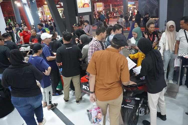 penjualan motor, opsen pajak, Opsen Pajak Belum Berdampak pada Penjualan Motor Tahun 2025