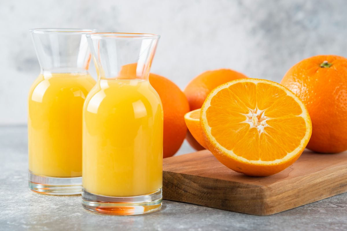 cara mengolah serabut putih pada jeruk, manfaat serabut putih jeruk, apakah serabut putih pada jeruk boleh dimakan, kandungan nutrisi serabut putih jeruk, Serabut putih jeruk bisa dimakan atau tidak, perlukah membuang serabut putih pada jeruk, Cara Mengolah Serabut Putih pada Jeruk, Dibuat Jus Jeruk Wortel