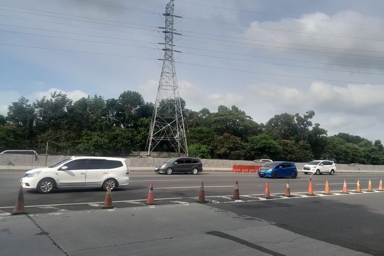contraflow, lalu lintas, Trans-Jawa, Hari Buruh, Muali Padat, Contraflow Km 55–65 Tol Jakarta–Cikampek Diberlakukan