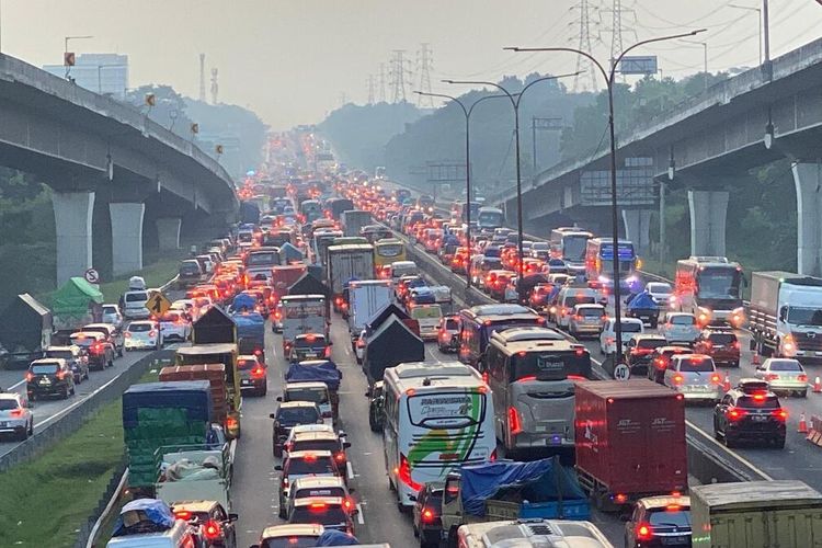 contraflow, rekayasa lalu lintas, arus mudik, Lalin Normal, Contraflow Tol Jakarta-Cikampek Dihentikan