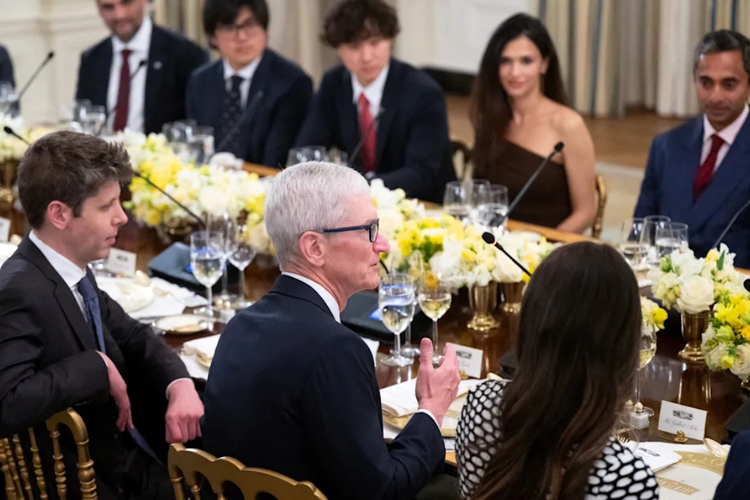 Mark Zuckerberg, apple, bisnis, Tim Cook, Donald Trump, Meta, perusahaan teknologi, Presiden Amerika Serikat, Trump Jamu Bos-bos Teknologi Dunia, Todong Komitmen Investasi Satu per Satu