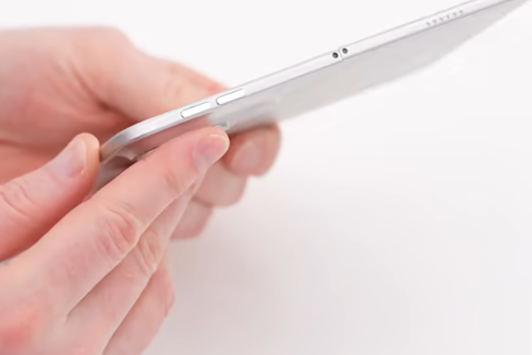 iPhone Ultra, desain, layar, Video Hands-on Ungkap Desain iPhone Ultra, HP Lipat Pertama Apple