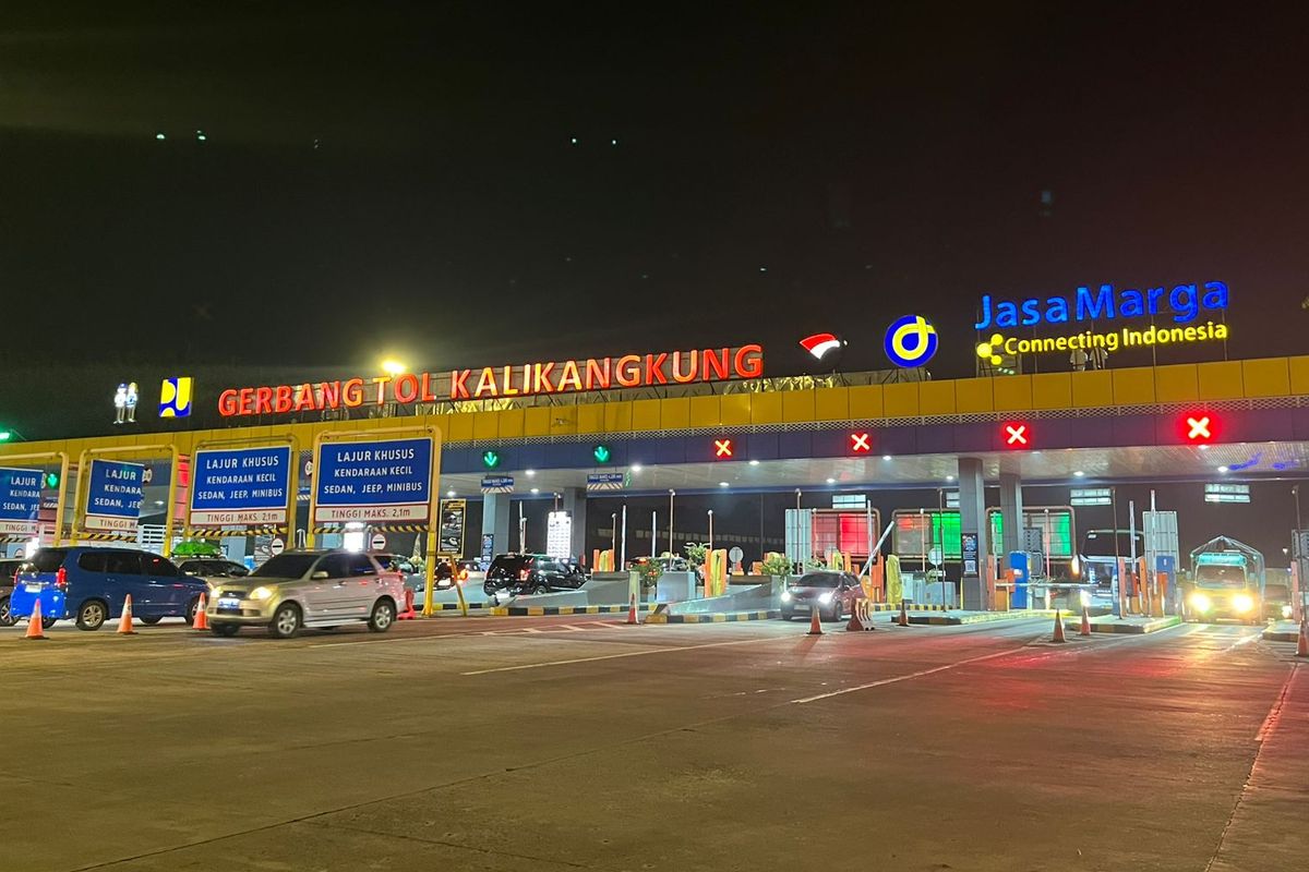 arus mudik, Arus Mudik Mulai Padat di GT Kalikangkung pada H-6 Lebaran