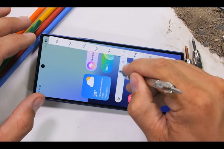 Samsung, Galaxy Z Fold 7, JerryRigEverything, uji ketahanan, Samsung Z Fold 7, Uji ketahanan, jerryrigeverything, Samsung Galaxy Z Fold 7, samsung z fold 7, Samsung Galaxy Z Fold 7 Bikin Perusak Gadget Capek Sendiri, Sulit Rusak meski Dibakar dan Digores