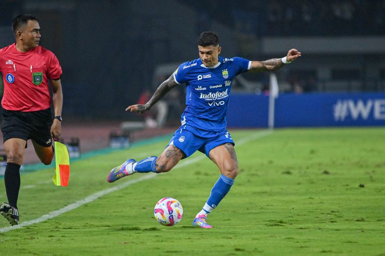 Persib Bandung, Bojan Hodak, Ciro Alves, Bobotoh, Persib, Malut United, Liga 1 2024-2025, Pelatih Persib Tepis Isu Konflik dengan Ciro Alves