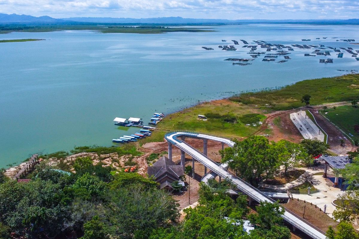 Wonogiri, Wisata Wonogiri, Waduk Gajah Mungkur, waduk gajah mungkur di wonogiri, Jembatan kaca Waduk Gajah Mungkur, Jembatan Kaca Waduk Gajah Mungkur Wonogiri Resmi Buka 31 Maret 2025