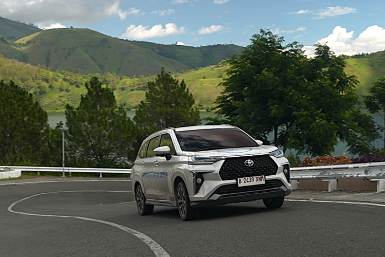 Danau Toba, Veloz Hybrid EV, Pekanbaru, mesin, Veloz Hybrid EV Lintas Nusa, Lintas Sumatera, Menembus Jarak dari Kota Bertuah ke Danau Toba Bersama Veloz Hybrid