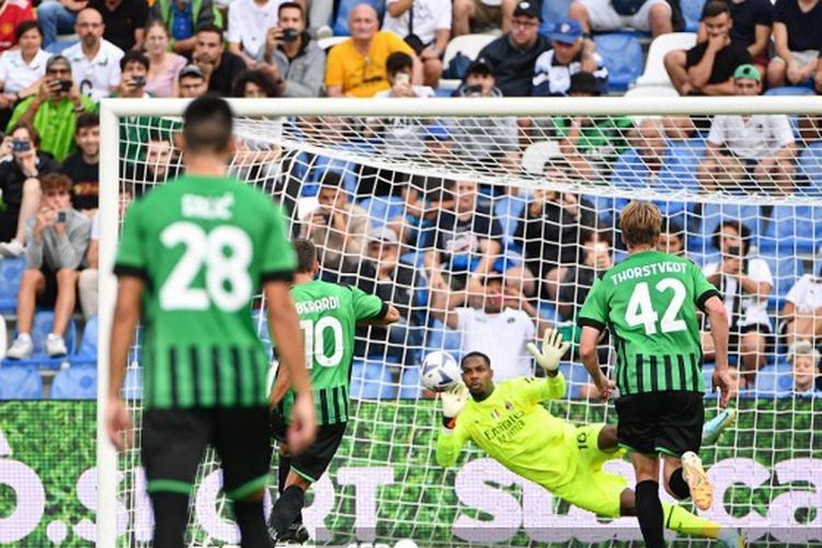 Sassuolo, AC Milan, Sassuolo vs AC Milan, Domenico Berardi, Liga Italia, Rekor Mengerikan Kapten Jay Idzes di Sassuolo Jadi Ancaman Serius AC Milan