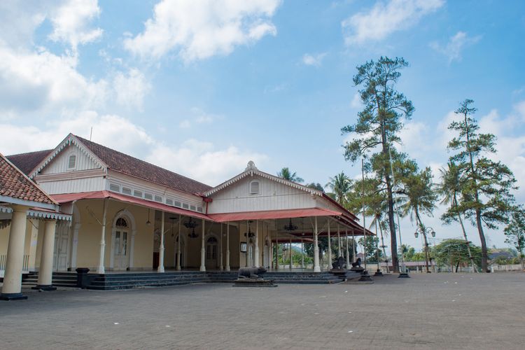 Wisata Magelang, wisata alam magelang, Destinasi wisata Magelang, tempat wisata magelang, 20 Tempat Wisata di Magelang yang Lagi Hits 2025, Wajib Dikunjungi, 1. Candi Borobudur, 2. Museum Jenderal Sudirman, 3. Museum Diponegoro, 4. Museum Wayang, 5. Candi Pawon, 6. Candi Mendut, 7. Museum Karmawibhangga, 8. Candi Selogriyo, 9. Air Terjun Kedung Kayang, 10. Air Terjun Sekarlangit, 11. Silancur Highland, 12. Hutan Pinus Kragilan, 13. Bukit Grenden, 14. Air Terjun Watu Tlatar, 15. Bukit Dagi, 16. Camera House Borobudur, 17. Bukit Rhema, 18. Wisata Getek Balong, 19. Punthuk Mongkrong, 20. Air Terjun Grenjengan Kembar
