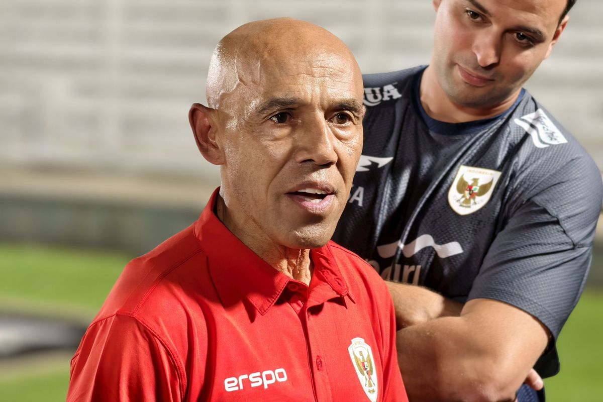 Simon Tahamata, Timnas Indonesia, Jepang, Kualifikasi Piala Dunia 2026, Jepang vs Indonesia, timnas Indonesia, kualifikasi Piala Dunia 2026, hasil kualifikasi piala dunia 2026, timnas indonesia vs jepang, kualifikasi piala dunia 2026, hasil Jepang vs Indonesia, skor Jepang vs Indonesia, skor akhir Jepang vs Indonesia, Tanggapan Simon Tahamata Usai Hasil Jepang Vs Indonesia 6-0
