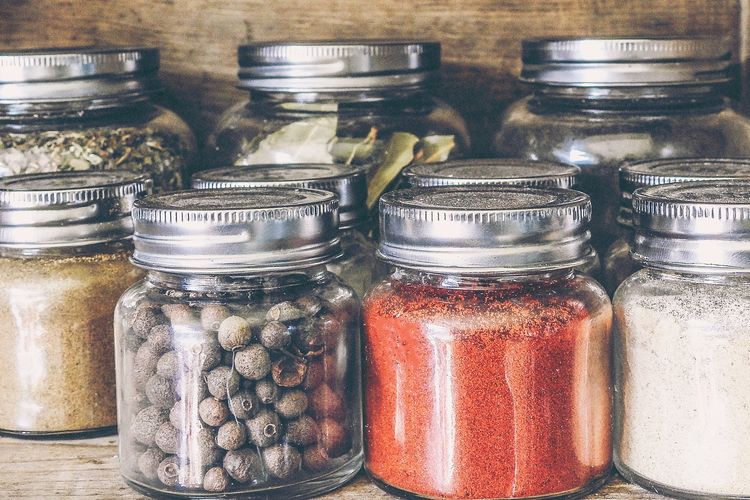 benda dapur, Benda dapur yang jarang dibersihkan, Benda dapur yang terlewat dibersihkan, benda dapur yang kotor, 6 Benda di Dapur Ini Sering Lupa Dibersihkan, Awas Jadi Sarang Kuman, 1. Wastafel, 2. Spons cuci piring, 3. Rak kulkas, 4. Talenan, 5. Coffee maker, 6. Tempat bumbu