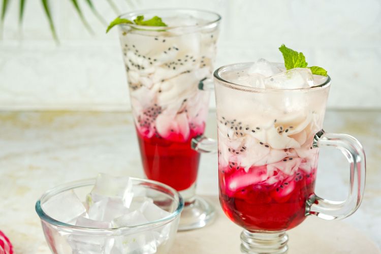 minuman, 10 Ide Jualan Es Segar Takjil yang Laris Saat Bulan Ramadan, 1. Es susu kurma, 2. Es cendol, 3. Es lumut, 4. Es buah atau es campur, 5. Es pisang hijau, 6. Es blewah, 7. Es kopyor, 8. Es kuwut, 9. Es teler, 10. Es kelapa muda jeruk