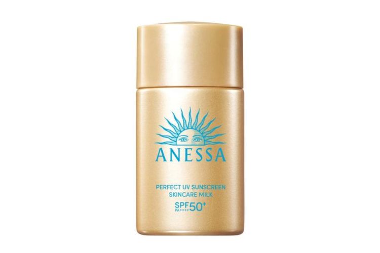 sunscreen, water resistant, sunscreen waterproof, 5 Rekomendasi Sunscreen Waterproof untuk Berenang, Tahan Air dan Keringat, 1. Y.O.U Sunbrella Watery Outdoor Sunscreen Fluid SPF 50+ PA++++, 2. Amaterasun Physical Sunscreen SPF 50+ PA++++, 3. Anessa Perfect UV Sunscreen Skincare Milk SPF 50+ PA++++, 4. Sunplay High UV Defence Sunscreen Lotion SPF 50+ PA+++, 5. Banana Boat Aqua Long Wearing Sunscreen Lotion SPF 50+, 1. Pilih sunscreen dengan SPF minimal 30, 2. Perhatikan klaim water resistant, 3. Gunakan kembali sunscreen setelah berenang, 4. Pilih tekstur yang nyaman di kulit