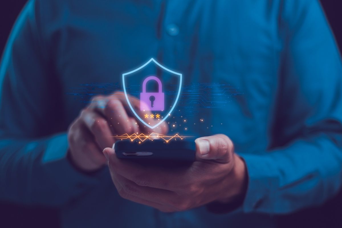 Smartphone, hacker, aplikasi, situs web, keamanan ponsel, privasi digital, akses izin ponsel, Benarkah HP Bisa Diam-diam Rekam Percakapan?, 1. Ponsel bisa "menguping" pembicaraan pengguna?, 2. Isu kamera ponsel bisa dipakai untuk memata-matai pengguna, 3. Data ponsel hanya bisa diakses pemiliknya, 4. Mode incognito tidak menjamin privasi penuh, 5. Data biometrik aman 