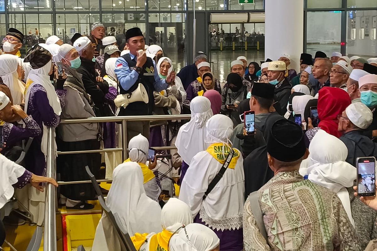 kloter, jemaah haji, Jawa Timur, Jemaah Haji, Jemaah Haji Diinapkan di Hotel Sekitar Bandara, Penutupan Bandara Oman, 2 Kloter Jemaah Haji Banyuwangi Tertahan di Jeddah
