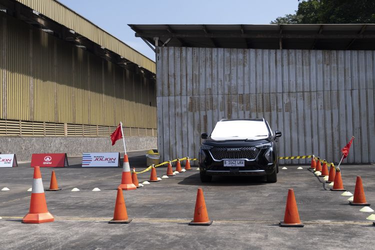 perakitan, mobil hybrid, mobil listrik, Mobil Hybrid, Perbedaan Perakitan EV dan Mobil 