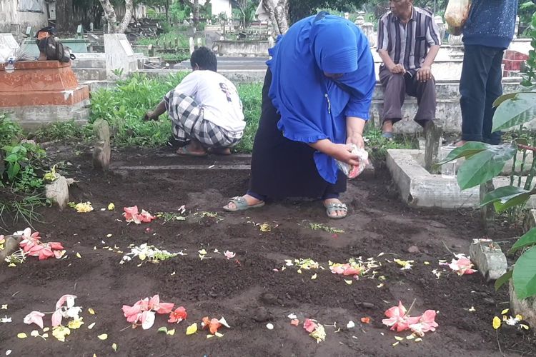 Ziarah, ziarah kubur, Bukan Sekadar Tradisi, Ini 12 Adab Ziarah Kubur untuk Pengingat Akhirat