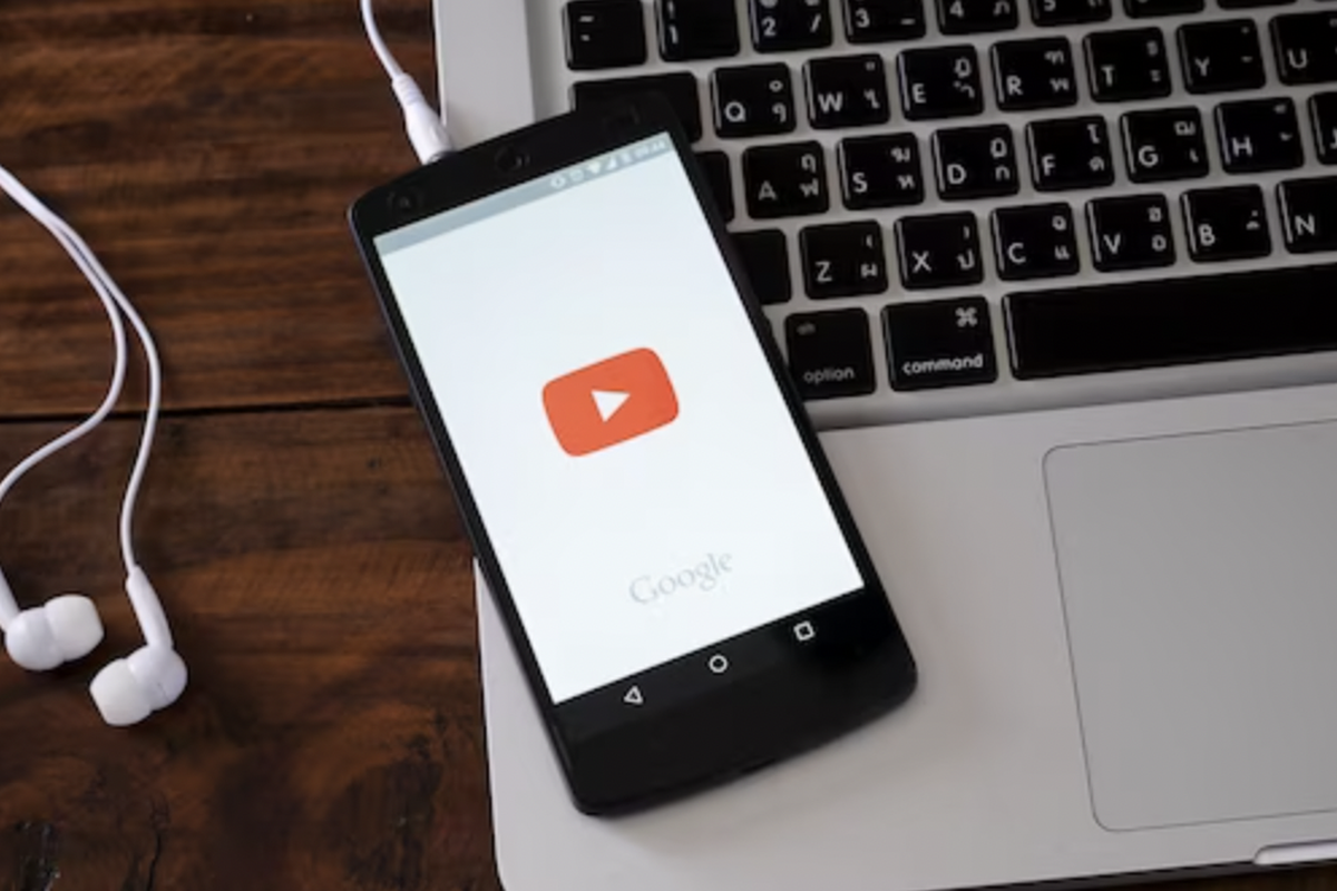 YouTube, iklan rokok, safenet, iklan produk tembakau, bahaya iklan rokok, iklan tembakau, rokok pada anak, 2.328 Iklan Produk Tembakau Bebas Diakses Anak di YouTube, Ini Temuan SAFEnet