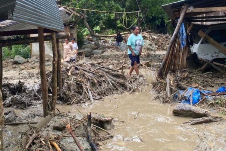 BPBD Sulawesi Tengah, Banjir Bandang Terjang Donggala, Puluhan Desa Terdampak dan Akses Jalan Terputus, Bagaimana kronologi banjir di Banawa dan Rio Pakava?, Wilayah mana saja yang terdampak paling luas?, Apa dampak banjir terhadap akses dan infrastruktur?, Langkah apa yang dilakukan pemerintah daerah?