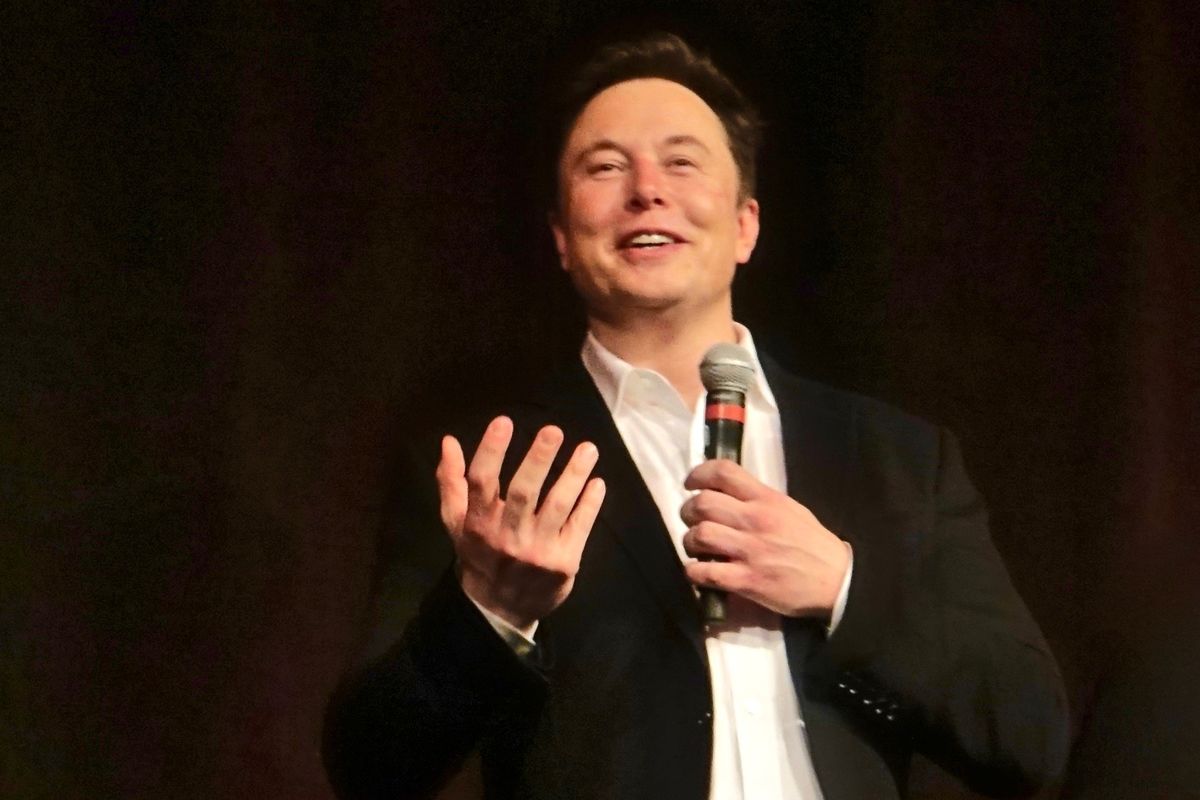 SpaceX, Ambisi Baru Elon Musk, Isyaratkan Proyek Besar di Bulan