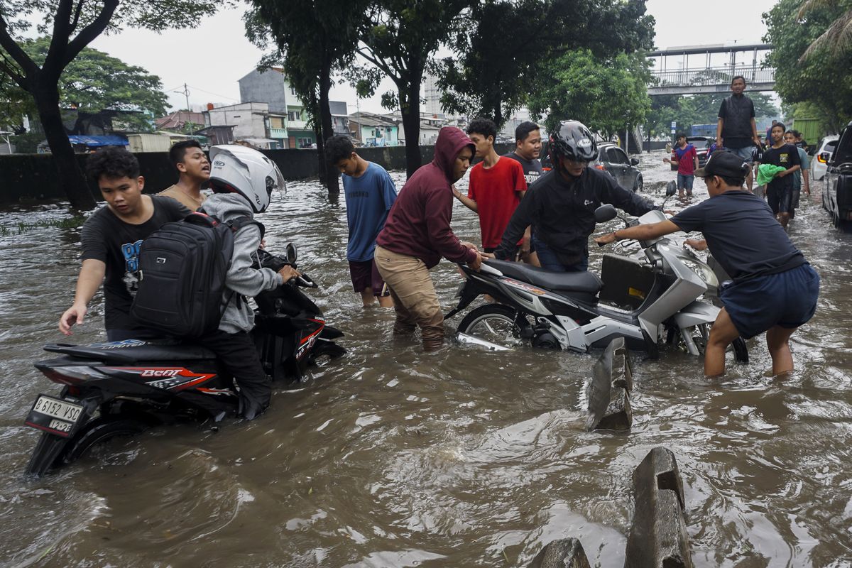 motor, motor terendam banjir, Penanganan, Motor Terendam Banjir Jangan Langsung Dinyalakan, Ini Langkah Amannya