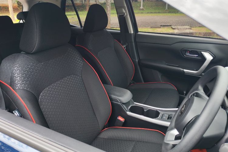 Rocky, interior, Daihatsu Rocky e-Smart Hybrid, Interior Daihatsu Rocky e-Smart Hybrid, Tetap Simpel dan Fungsional