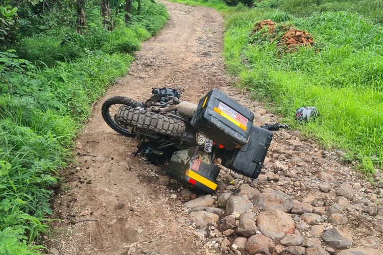 Rob Kirwan, BMW F 800 GS, Kisah Rob Kirwan: Suka Duka Solo Rider Australia Jelajah Indonesia, Keindahan Alam Menakjubkan dan Hangatnya Keramahan Lokal, "Drama" Suku Cadang Moge dan Birokrasi yang Rumit, Budaya Berkendara yang Agresif dan Ancaman Hewan Liar, Tidak Ada Penyesalan, Lanjut ke Sumatera