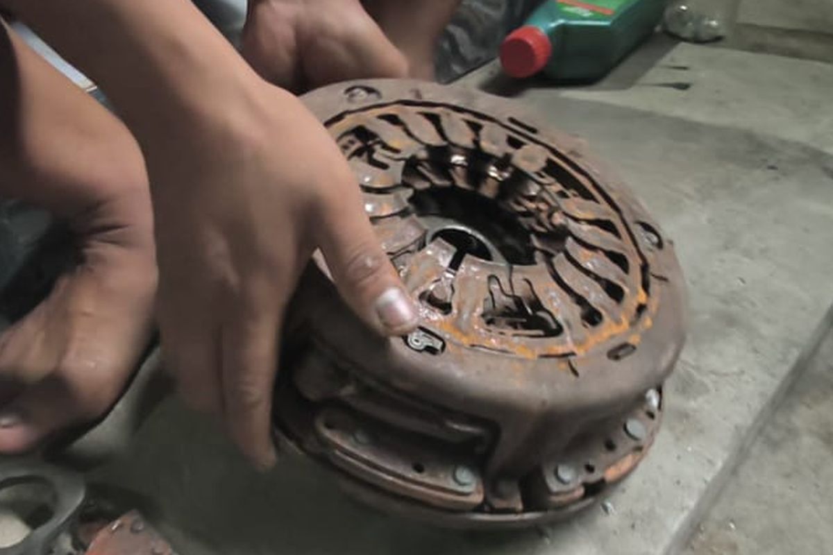 dual clutch, Dual clutch, Dual clutch menerjang banjir, Dual clutch korosi, Jangan Pernah Paksa Mobil Dual Clutch Menerjang Banjir
