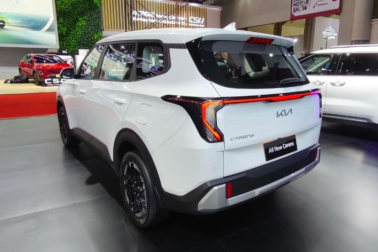 IIMS 2026, Kia Carens, Komparasi MPV 7-Penumpang di IIMS 2026: Kia Carens dan Mitsubishi Xpander
