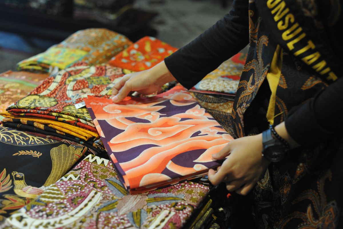 batik, berlian, cincin berlian, Liontin, The Palace Jeweler, cincin, hari batik, Enggak Cuma Indah, Motif Batik dan Cincin Berlian Ini Punya Makna Cinta yang Dalam Banget!