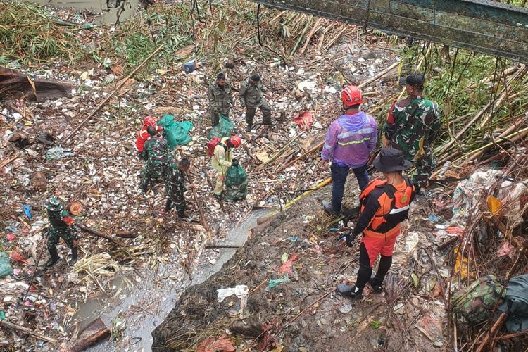 banjir, Banjir Bali, banjir di bali, Iuran untuk korban banjir Bali, ASN sumbangan untuk bantu korban banjir Bali, sumbangan ASN, sumbangan ASN untuk banjir, Klarifikasi ASN Bali Diminta Iuran untuk Korban Banjir, Sekda Tegaskan Bersifat Sukarela, Dana Donasi ASN Bali Capai Rp 2,5 Miliar, Rincian Acuan Donasi ASN Bali, Klarifikasi Gubernur Bali I Wayan Koster, Tidak Perlu Surat Keputusan
