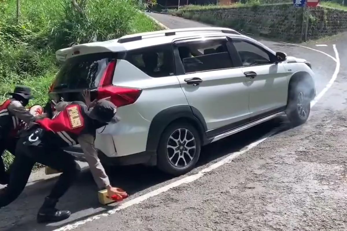 mobil matik, Transmisi otomatis, transmisi matik, matik, jalan menanjak, Tips Khusus Mobil Matik Saat Melibas Tanjakan