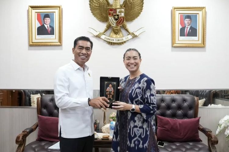 batik, Kain Tenun, wastra nusantara, Rahayu Saraswati, keponakan Prabowo Subianto, rahayu saraswati dpr, rahayu saraswati DPR RI, Ragam Wastra Nusantara yang Dikenakan Rahayu Saraswati, Klasik dan Kekinian