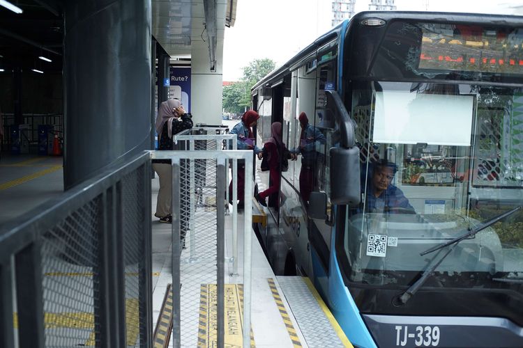 Transjakarta, Hindari Macet Akhir Pekan Ini, Catat Rute Transjakarta Menuju GBK