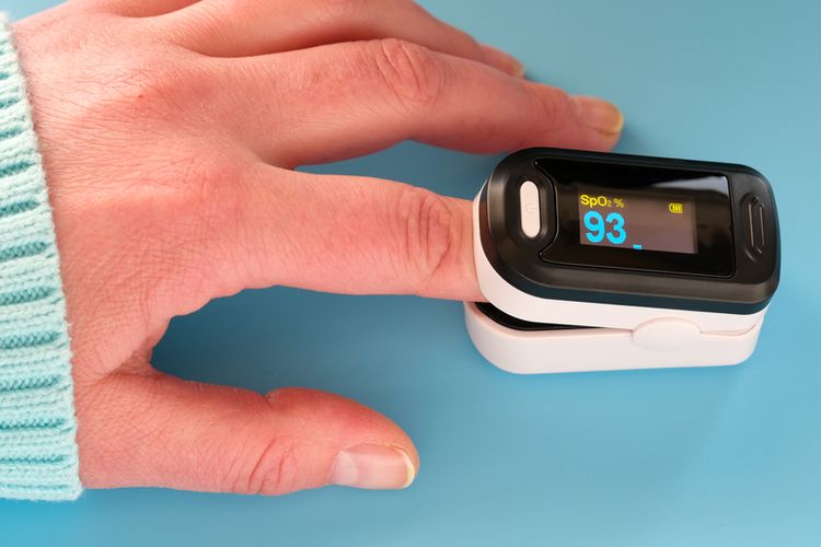 obat diare, obat demam, oximeter, pencegahan anak sakit, pertolongan pertama anak sakit, perlengkapan medis anak, pertolongan pertama anak, obat anak di rumah, 5 Perlengkapan Medis yang Wajib Ada di Rumah Saat Anak Mendadak Sakit, 1. Obat penurun panas, 2. Obat alergi, 3. Obat untuk diare, 4. Alat pengukur saturasi oksigen, 5. Termometer