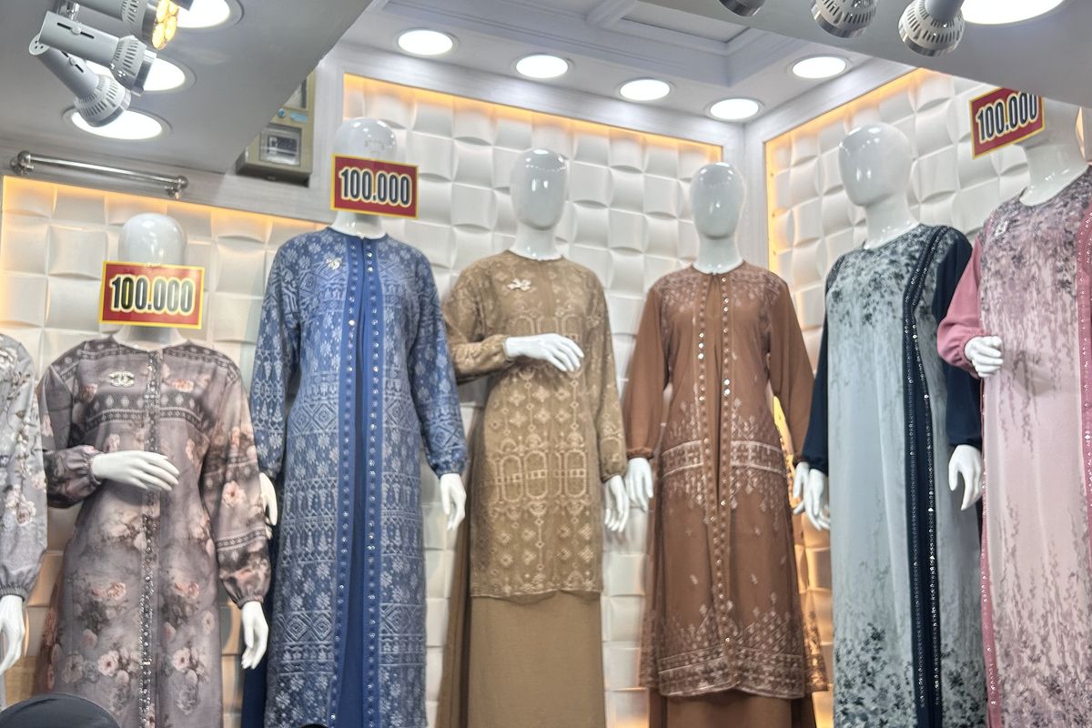 10 Rekomendasi Toko Busana Muslim Murah di Tanah Abang, 1. Pop Star Starla, 2. Mileea.id, 3. Amanah Collection, 4. Kintamani, 5. Eunique Boutique, 6. Lancar Fashion, 7. Su’Nie by Niche, 8. Zhifara Muslim Wear, 9. Attin Collection, 10. Sonia Moeslim